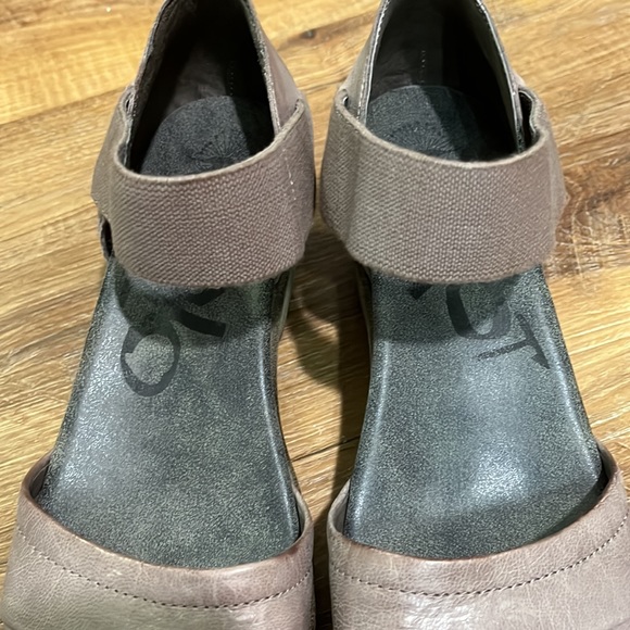 OTBT Wander Out Closed Toe Leather Wedge Sandal - Picture 7 of 7